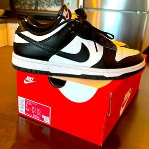 Near perfect panda Nike Dunk Low